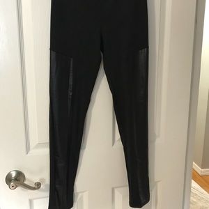Black fitted Leggings with leather accents